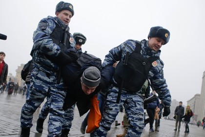 Задержание на акции в поддержку «Дождя» 8 февраля 2014 года. 
