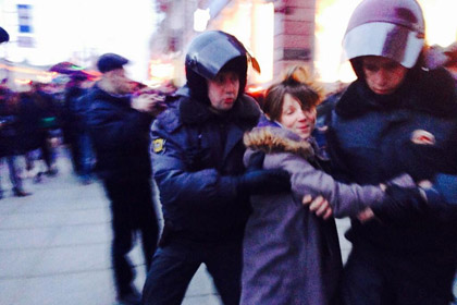В Петербурге начали задерживать участников акции в поддержку «узников Болотной»