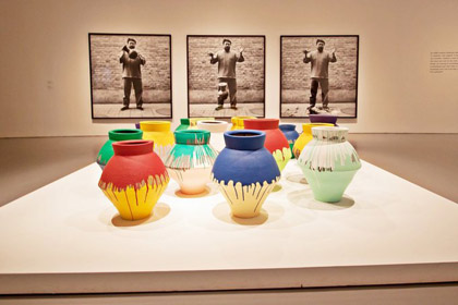 Вазы серии работ «Colored Vases»