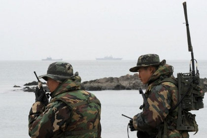Южнокорейские военнослужащие на острове Пэннендо