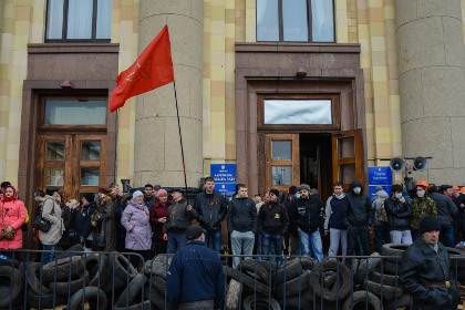 Пророссийские активисты у здания Областной администрации Харькова