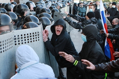 Столкновения митингующих с милицией в Донецке