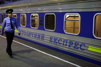 Пограничный контроль пассажиров поезда Москва — Киев
