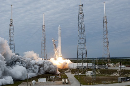 Старт ракеты Falcon 9 с кораблем Dragon 1 марта 2013 года