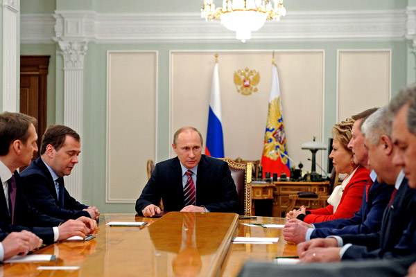 Владимир Путин проводит заседание в Ново-Огарево