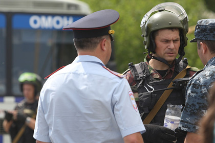 Сотрудники СК России, полиции и ОМОНа в Донецке Ростовской области