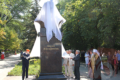 В Белгороде открыли памятник Богдану Хмельницкому, 1 августа 2014 года
