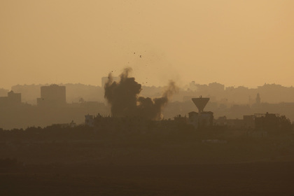 Столп дыма после ракетного удара по сектору Газа