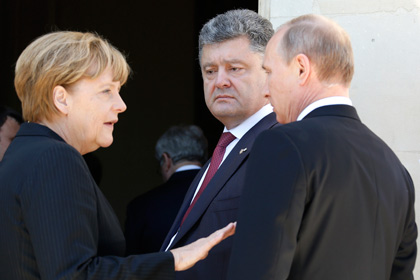 Ангела Меркель, Петр Порошенко и Владимир Путин на встрече в Нормандии, 6 июня 2014 года