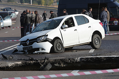 Обвал грунта на участке автотрассы в Крыму 28 сентября 2014 года 