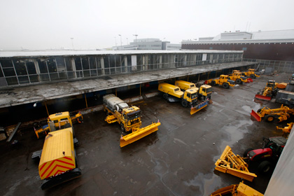 Снегоуборочная техника в аэропорту Внуково