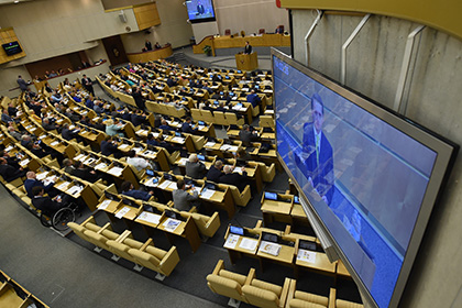 Сергей Нарышкин (на экране) на заседании Госдумы
