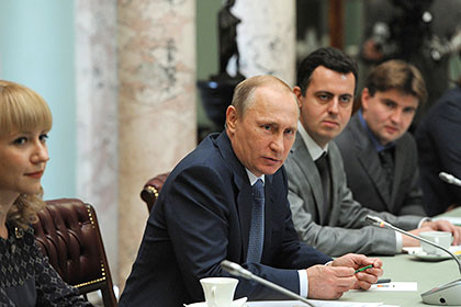 Владимир Путин в Государственном центральном музее современной истории России