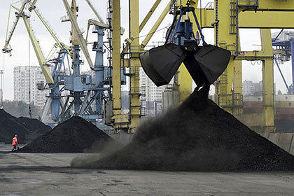 Судно с углем из ЮАР в Ильичевском порту, Украина