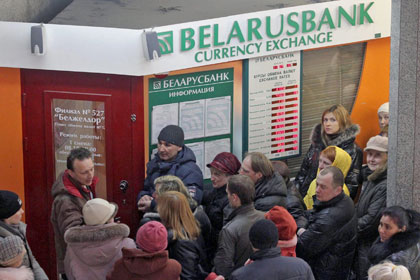 Белоруссия ввела экстренный валютный контроль 