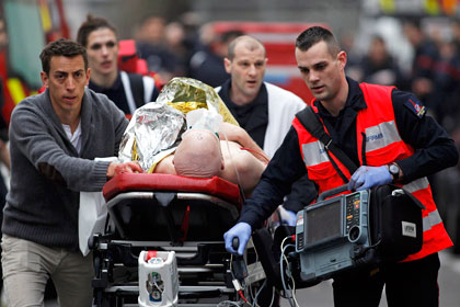 Раненый в результате стрельбы в Париже 7 января 2014 года 