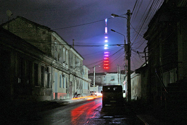 Неработающее уличное освещение на улицах города Симферополя 