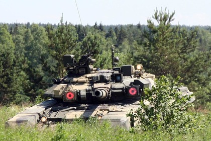 Танк Т-90 с включенной системой подавления