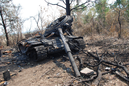 Подбитый под Донецком украинский танк
