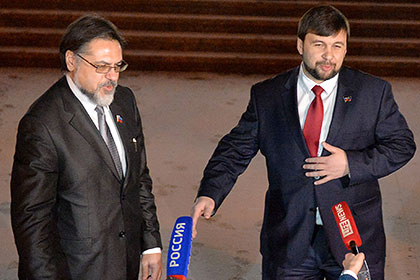 Представители Донецкой и Луганской народных республик Денис Пушилин и Владислав Дейнего (справа налево) 