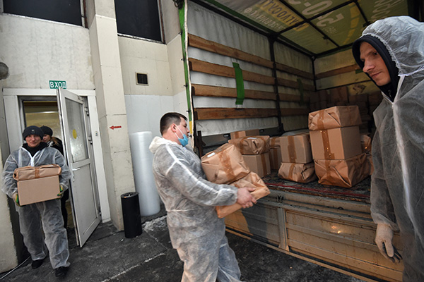 Перевозка уцелевших книг из здания ИНИОН в удаленные хранилища