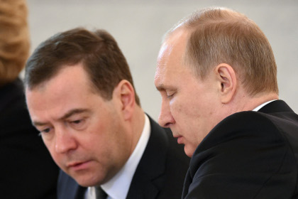 Дмитрий Медведев (слева) и Владимир Путин