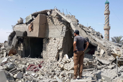 Последствия авиаудара по месту дислокации боевиков «Исламского государства» в Ираке