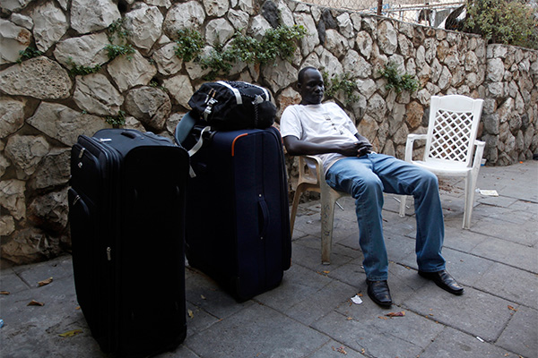 Суданский беженец в ожидании депортации в Тель-Авиве
