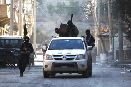 Боевики ИГ в городе Дейр-эз-Зор