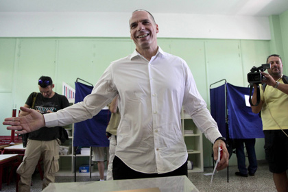 Янис Варуфакис во время голосования
