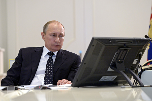 Владимир Путин в Ситуационном центре в Кремле в режиме видеоконференции принимает участие в Едином дне приемки военной продукции