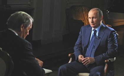 Владимир Путин дает интервью Чарли Роузу