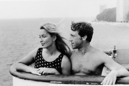 Марина Влади и Владимир Высоцкий на морской прогулке. 1970-е годы