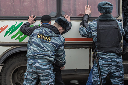 В Москве 500 задержанных мигрантов проверят на причастность к серии разбоев