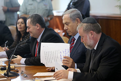 Премьер-министр Израиля Биньямин Нетаньяху на заседании кабинета министров 