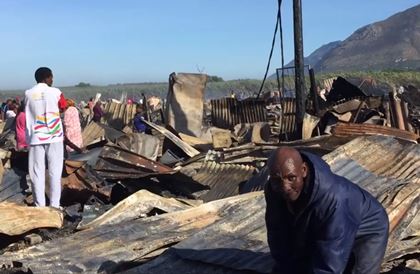 После пожара в трущобах Кейптауна, 29 ноября