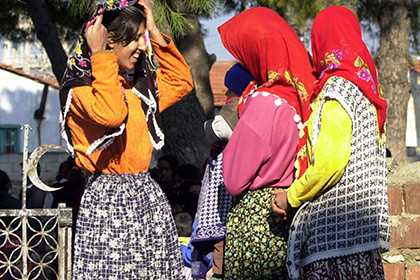 Правозащитница рассказала о двухстах тысячах малолетних жен в Турции