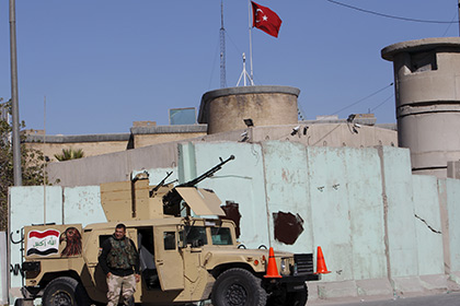 Иракские военные у посольства Турции в Багдаде 