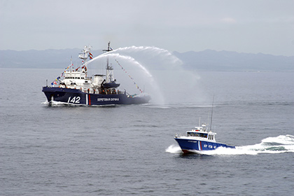 Катер ФСБ отогнал турецкое судно от каравана «Черноморнефтегаза»