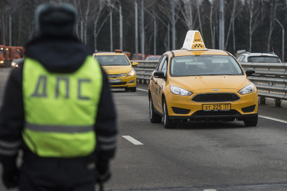 Присвоивший забытые два миллиона рублей таксист задержан в аэропорту