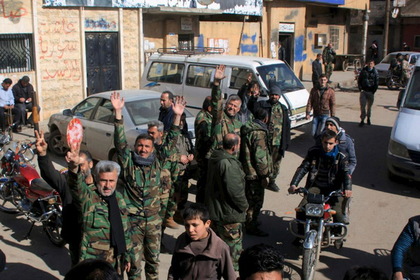 Сирийские военные после снятия блокады шиитского анклава в Алеппо
