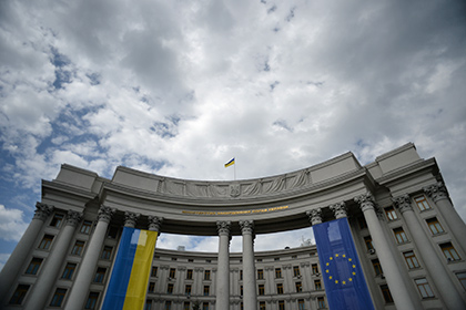 Над зданием МИД Украины водрузят флаг крымских татар