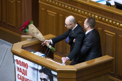 Потасовка с участием Арсения Яценюка на трибуне Верховной Рады. Декабрь 2015 года