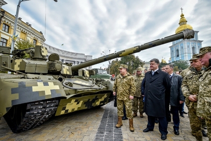 Министр обороны Украины Степан Полторак и президент Украины Петр Порошенко.