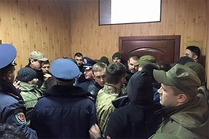 В Одессе возле суда избили двух фигурантов дела о пожаре в Доме профсоюзов
