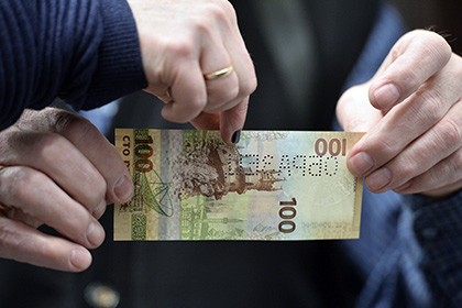 У красноярского депутата отказались принять в кафе посвященную Крыму банкноту 
