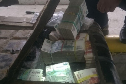 Украинец пытался провезти в Россию 150 миллионов рублей в бензобаке «Волги»