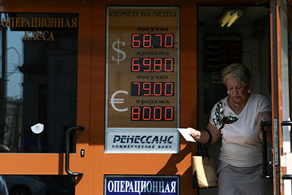 ЦБ поднял доллар на полтора рубля