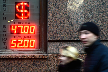 Россияне уверовали в доллар по 49 рублей