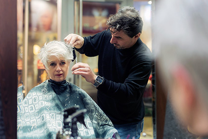 Парижский суд разрешил называть парикмахеров-мужчин «педиками»